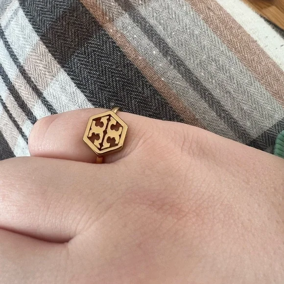 gold ring (Authentic) - Picture 2 of 3